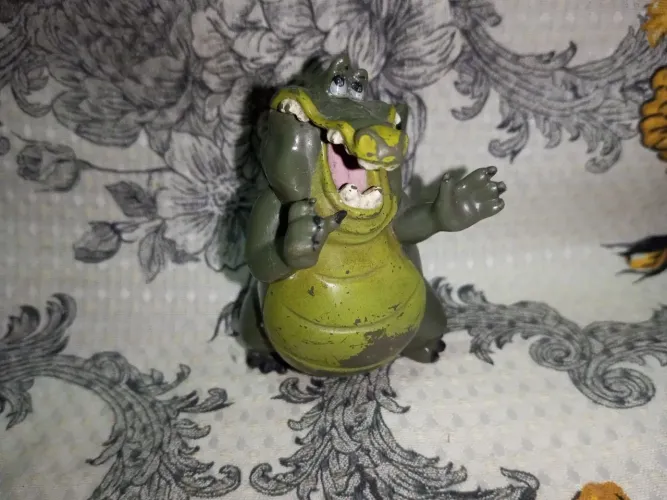 Boneco Crocodilo Louis a princesa e o sapo