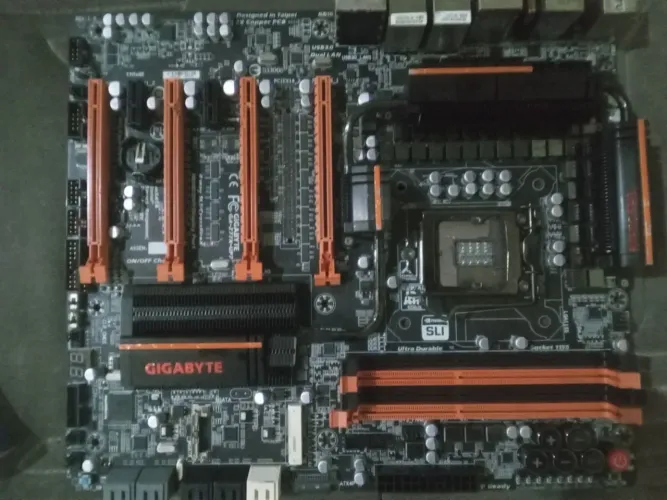 Placa GamerUltra GIGABYTE GA-Z77X-UP7 DDR3 s processador sokete do proc. c/ pinos amasados