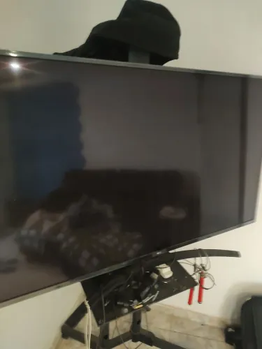 TV LG 4K com suporte 