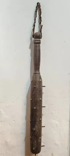 Clava de madeira antiga - réplica de arma medieval  - 55 cm