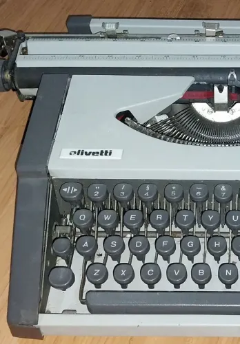 Máquina de escrever Olivetti