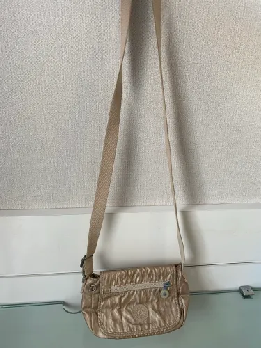 Bolsa Kipling Original Transversal Bege - Compacta e Funcional