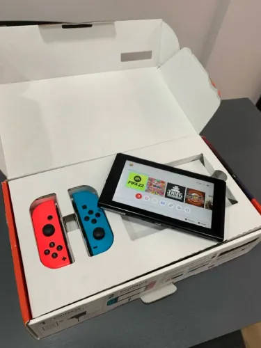 Nintendo Switch - Seminovo com Caixa e Acessórios