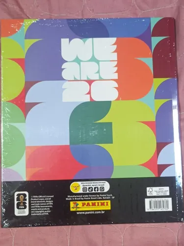 Álbum capa dura com 400 figurinhas