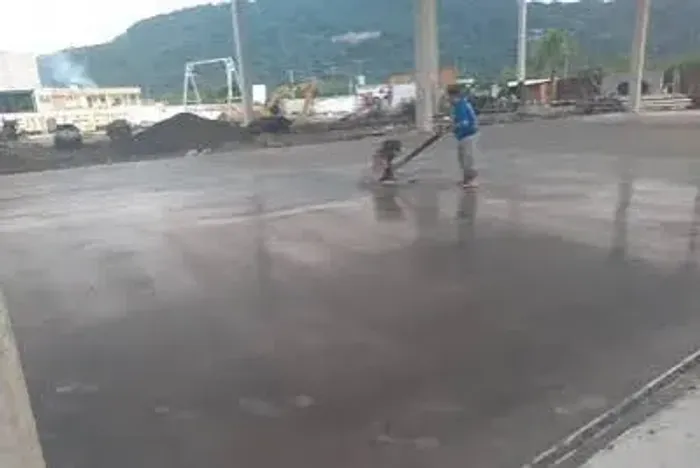 polimento de piso de concreto urinado por m2 MATERIAL E MÃO DE OBRA aparti de 100m2 