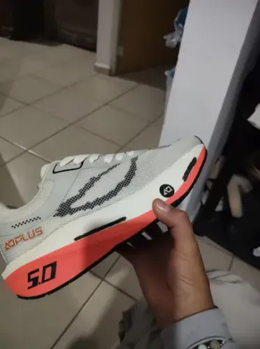 Tenis para corrida e atividade física com placa de estabilidade