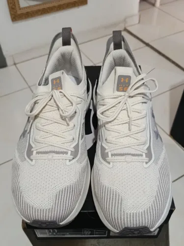 Tênis Under Armour Charged Hit SE