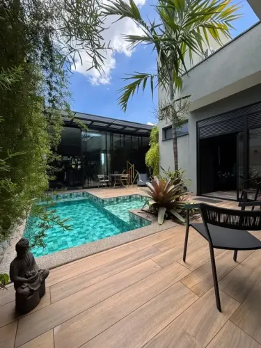 Casa em Condomínio com 3 dormitórios à venda com 238m² no Bairro Saúde