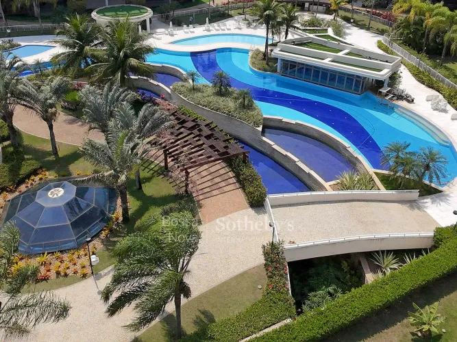 Apartamento mobiliado com varanda gourmet e ampla infraestrutura de lazer na Barra da Tiju