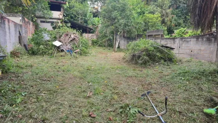 Aluga-se Terreno com benfeitorias para fins comerciais no Rio do Ouro, SG