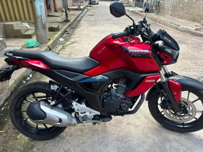 Moto fz15