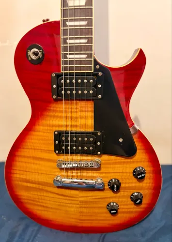 Guitarra Golden modelo Les Paul 