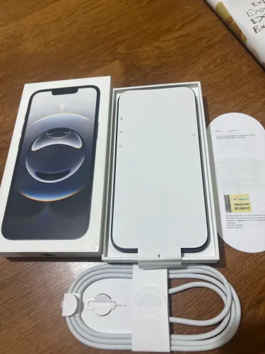 iPhone 16e Novo | Nunca utilizado | 1 ano de garantia da Apple