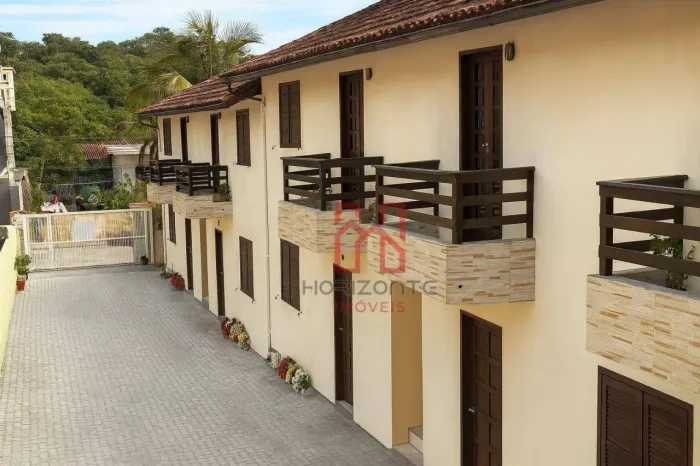 Pousada com 14 dormitórios à venda, 407 m² por R$ 3.800.000,00 - Canasvieiras - Florianópo
