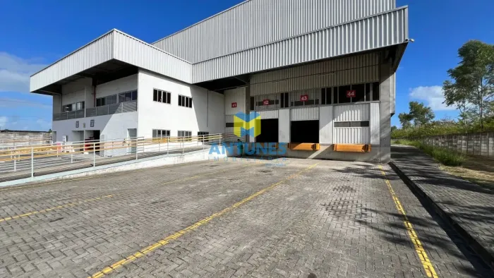 Alugue galpão 1.002,25m² em Condomínio Logistico, Prazeres com 3 docas, rampa e pátio.