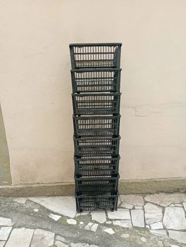 CESTO EXPOSITOR CAPACIDADE 10KG POR CESTO EMPILHAMENTO ATÉ 8 UNIDADES 44LARG 34PROF 20ALT