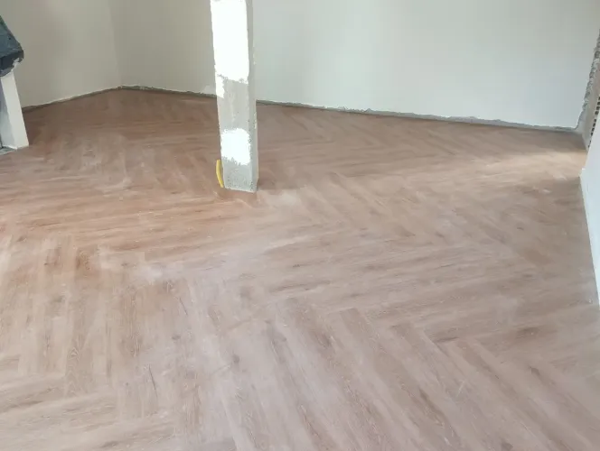 Instalação e manutenção em pisos laminados e vinilicos