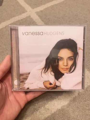 Cd Vanessa Hudgens - V
