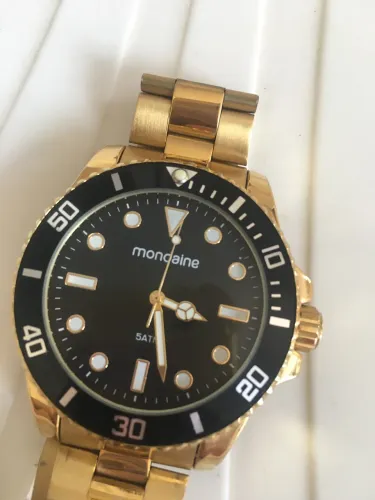Relógio masculino dourado