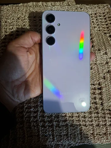 Samsung A 55  venda aparelho novo com 2 capas amarelo e outra rosa acompanha carregador 