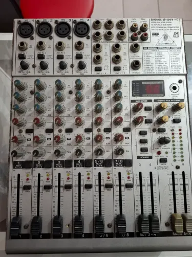 Mesa de som behringer xenix ub 1204 fx