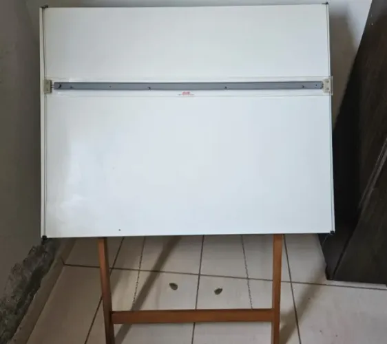 Prancheta de Desenho Técnico 100x80 cm com Régua Paralela e Suporte Articulado de Madeira