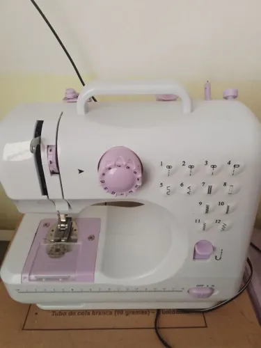 Mini máquina de costura