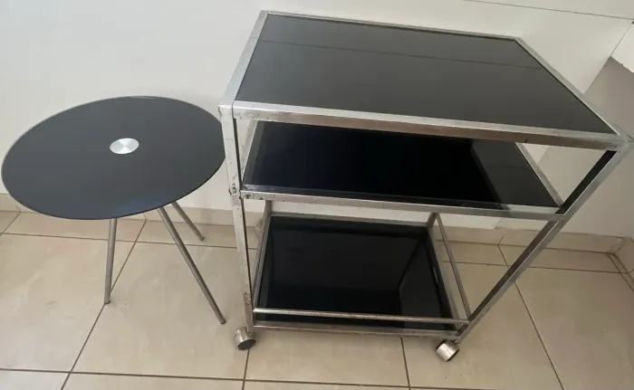 Barzinho e mesa de canto