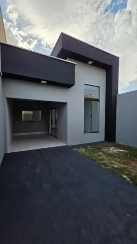 Linda casa de 2 Quartos com quintal no Jardim Curitiba
