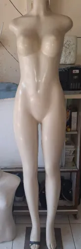 Manequins usados. Valor 100,00. Total de seis manequins de formato variados