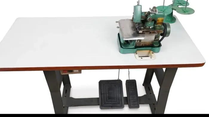 Máquina de costura Overlock