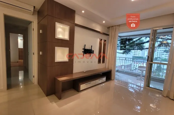 Apartamento com 3 quartos e 2 vagas para aluguel no Água Verde