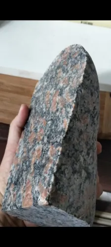 Corte Polido em Granito rosa base reta 3,2kg