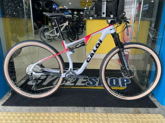 Bicicleta Caloi Elite Carbon FS Sport