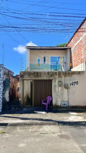 Casa duplex + kitnet no fundo