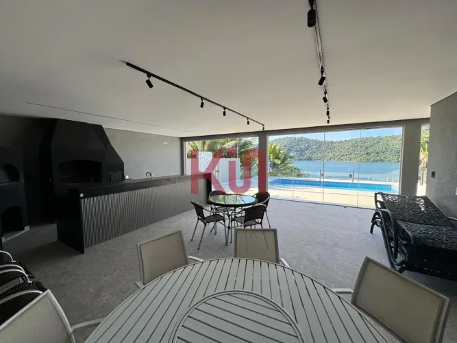 Imponente residência de luxo com 5 quartos, 5 suítes e 2.500m² em Igaratá-SP! Confira já!
