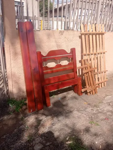 Vendo cama de solteiro normal e outra Mini cama p criança 120 reais cada w 43/ *