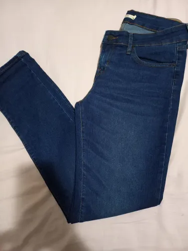 Calça levi's 712