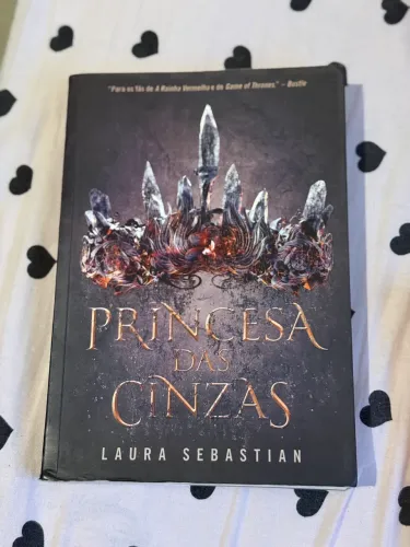 princesa das cinzas Laura Sebastian