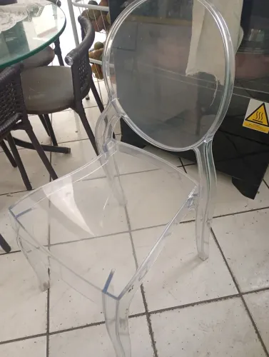 3 cadeira acrílico