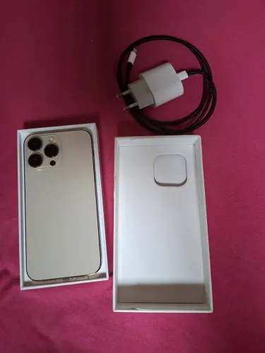 Vendo iPhone 14 pro max  256 gb bateria 845 % celular 