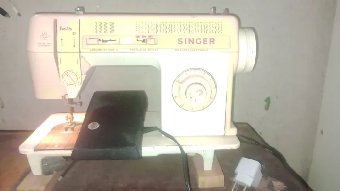 Máquina Singer Facilita 43