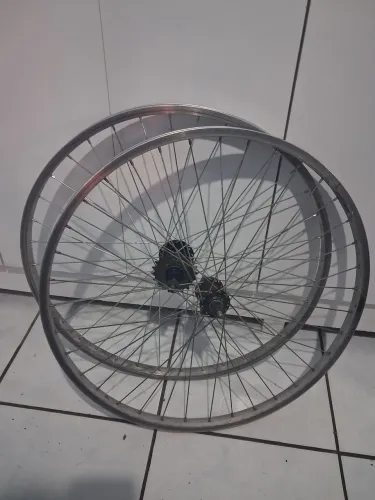 RODAS DE BIKE ARO 26!! TRASEIRA E DIANTEIRA + CATRACA