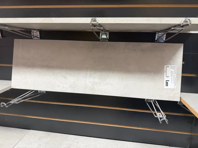 130 Prateleiras de MDF 25cm por 80cm com 2 suporte cromado