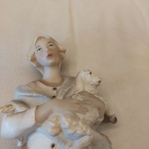 Estatueta Vintage Camponeza Com Cordeiro - The Leonardo Collection (1988) - 35 cm.