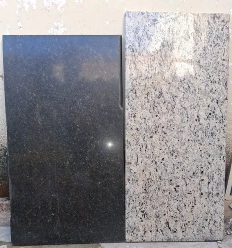 Vende 2 bancadas de granito polido R$200.00