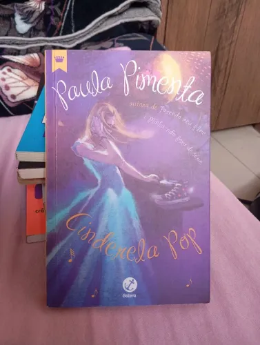 Livro: Cinderela Pop. - Paula Pimenta. (Seminovo!)