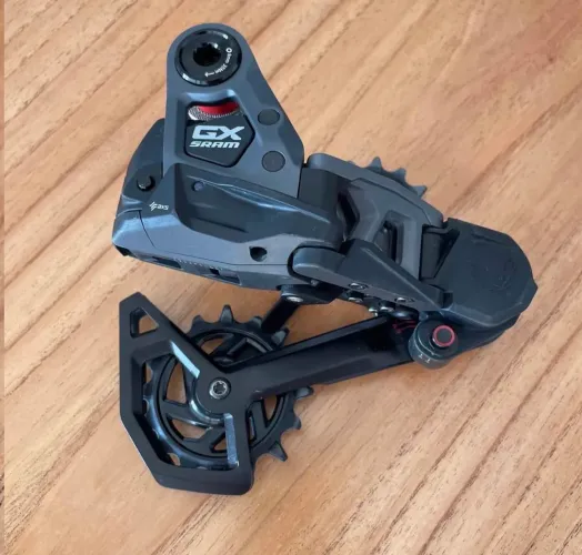 Kit SRAM GX AXS T-Type, Câmbio, passador, bateria e carregador.