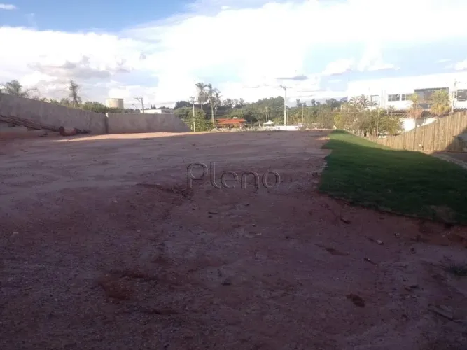 Terreno à Venda em Valinhos, no bairro Country Club.
