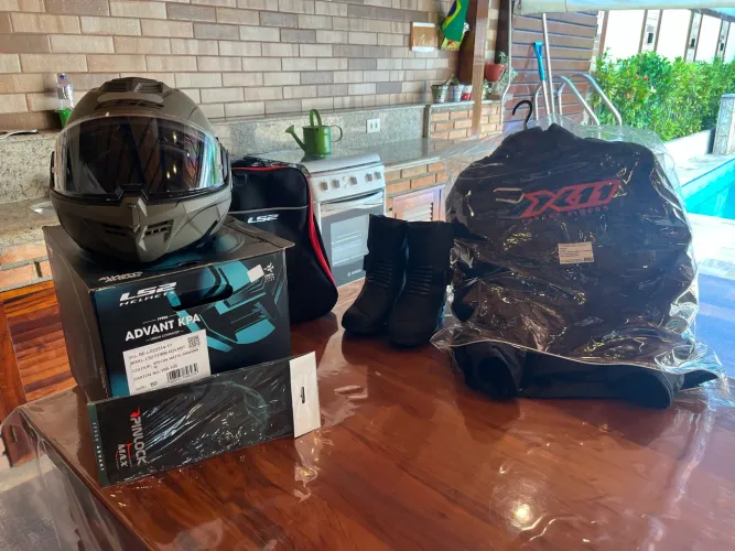 Kit Capacete Jaqueta e Bota